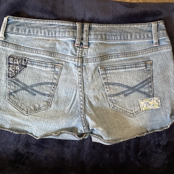 Aeropostale shorts with cute patches. Size 1/2 - Picture 2 of 3